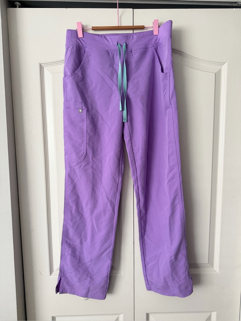 FIGS kade Drawstring Cargo Scrub Joggers with Teal Tie